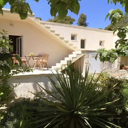 Appartamento Leta Charming Cozy House With Pool Rukavac (Vis)