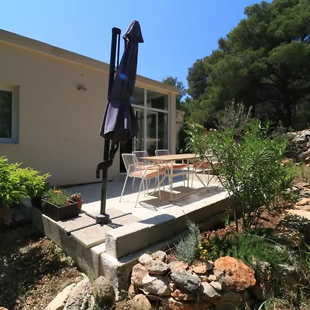 Appartamento Leta Charming Cozy House With Pool Rukavac (Vis)