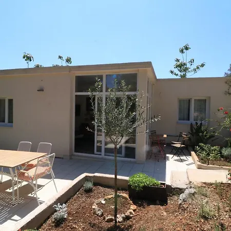 Leta Charming Cozy House With Pool Appartamento
